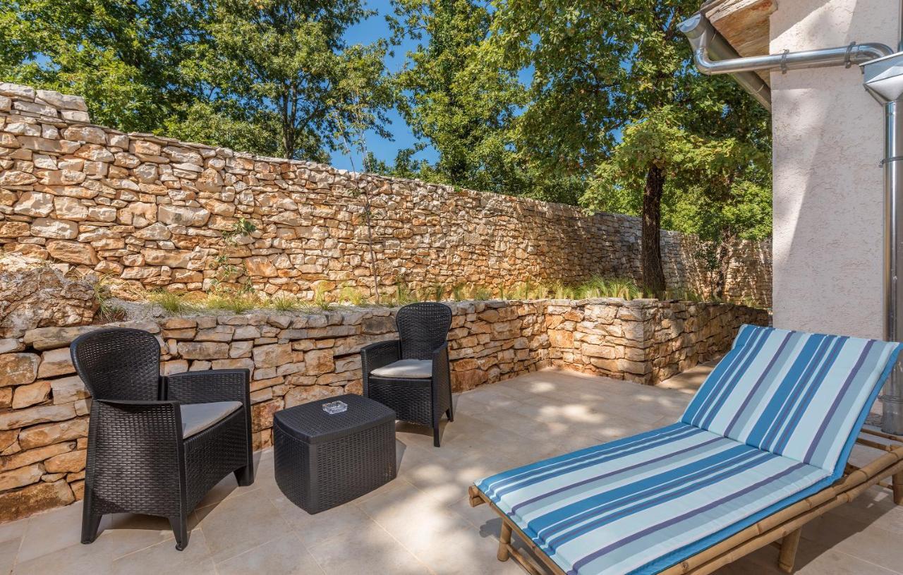 Family Villa Lipica With Private Pool And Jacuzzi بازين المظهر الخارجي الصورة