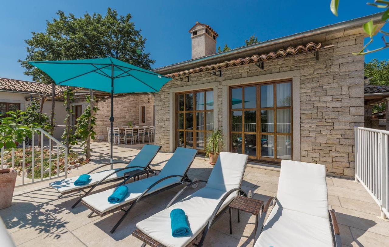 Family Villa Lipica With Private Pool And Jacuzzi بازين المظهر الخارجي الصورة