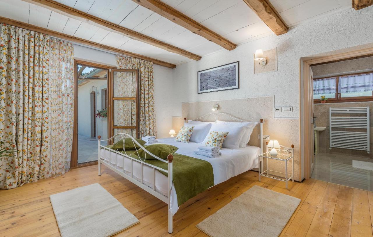 Family Villa Lipica With Private Pool And Jacuzzi بازين المظهر الخارجي الصورة